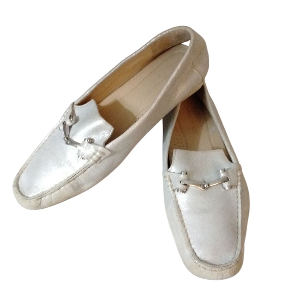 Donald Pliner Pearlescent Leather Loafer Women’s Size 9.5 Ivory Irradesent Flats